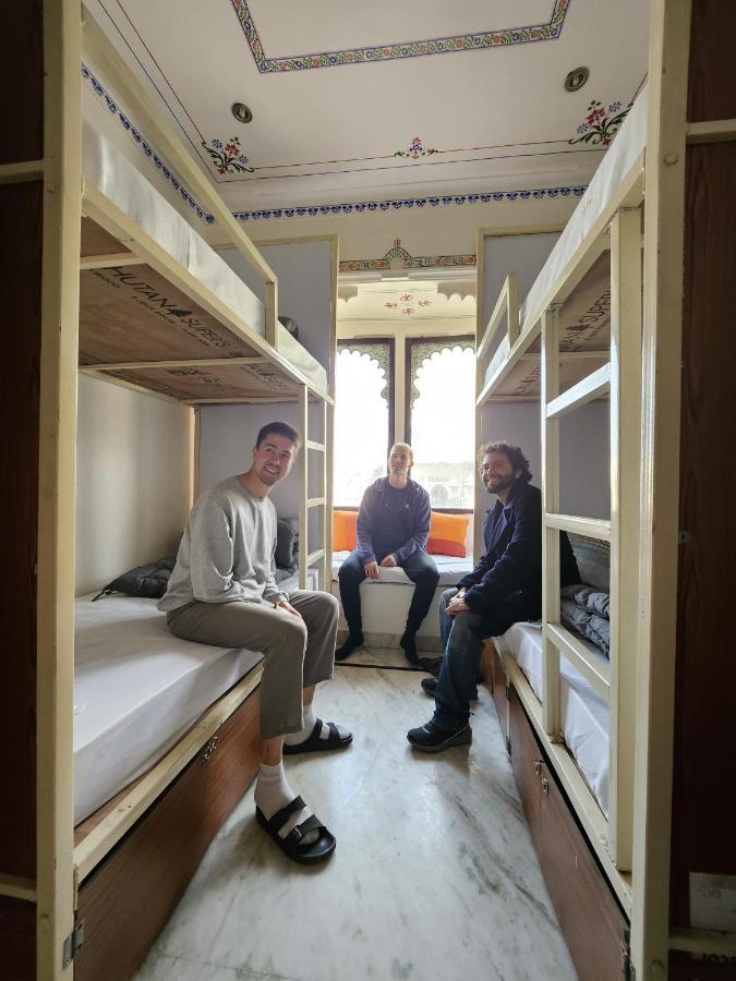 Madpackers Udaipur Hostel Bagian luar foto
