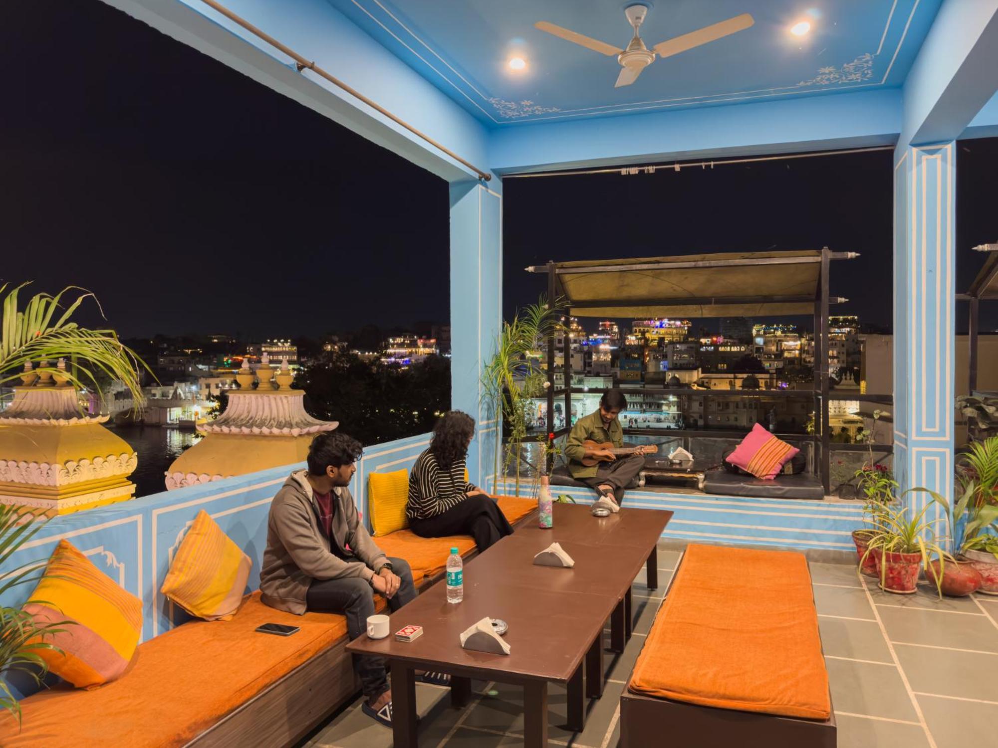 Madpackers Udaipur Hostel Bagian luar foto