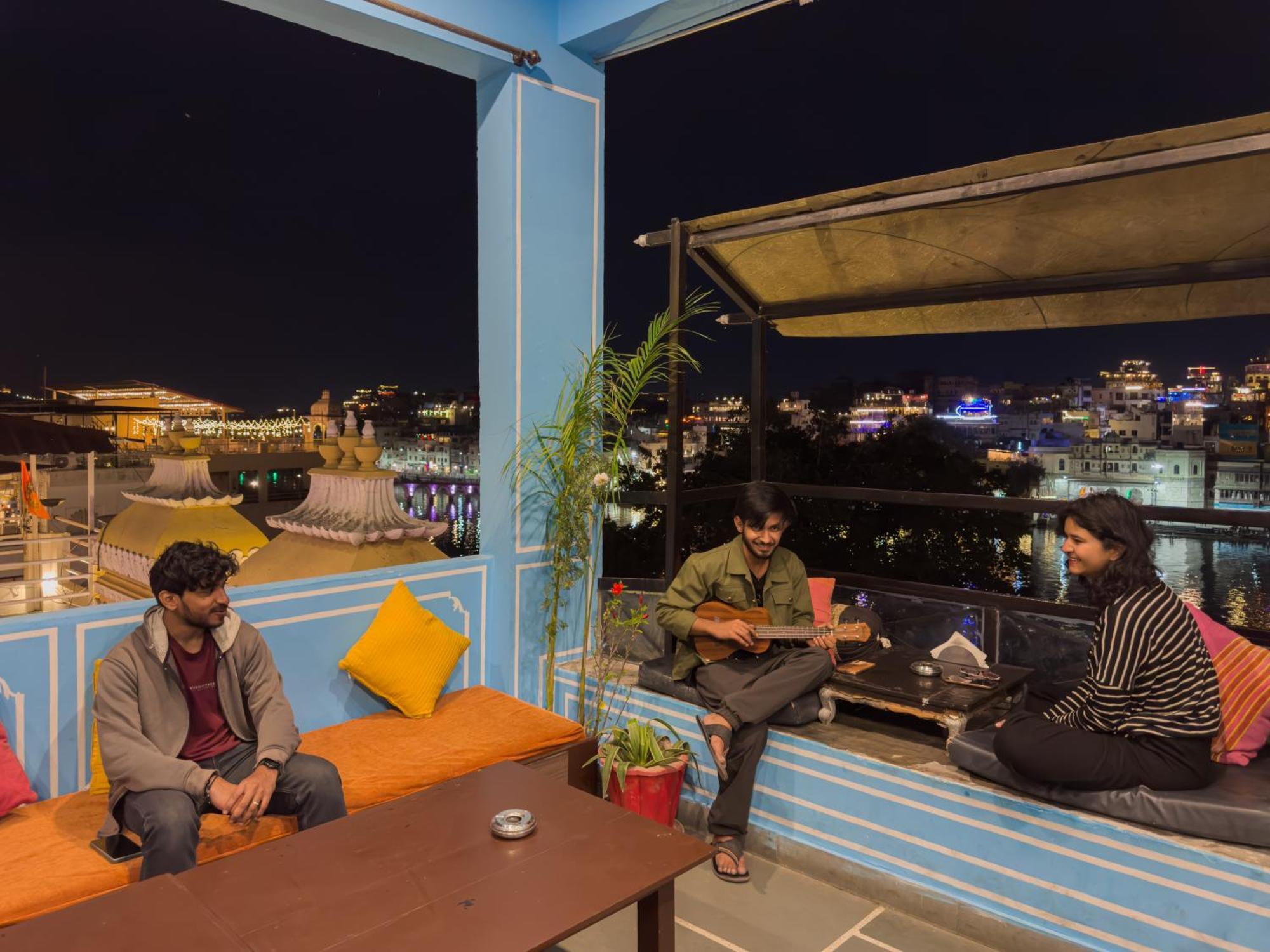 Madpackers Udaipur Hostel Bagian luar foto