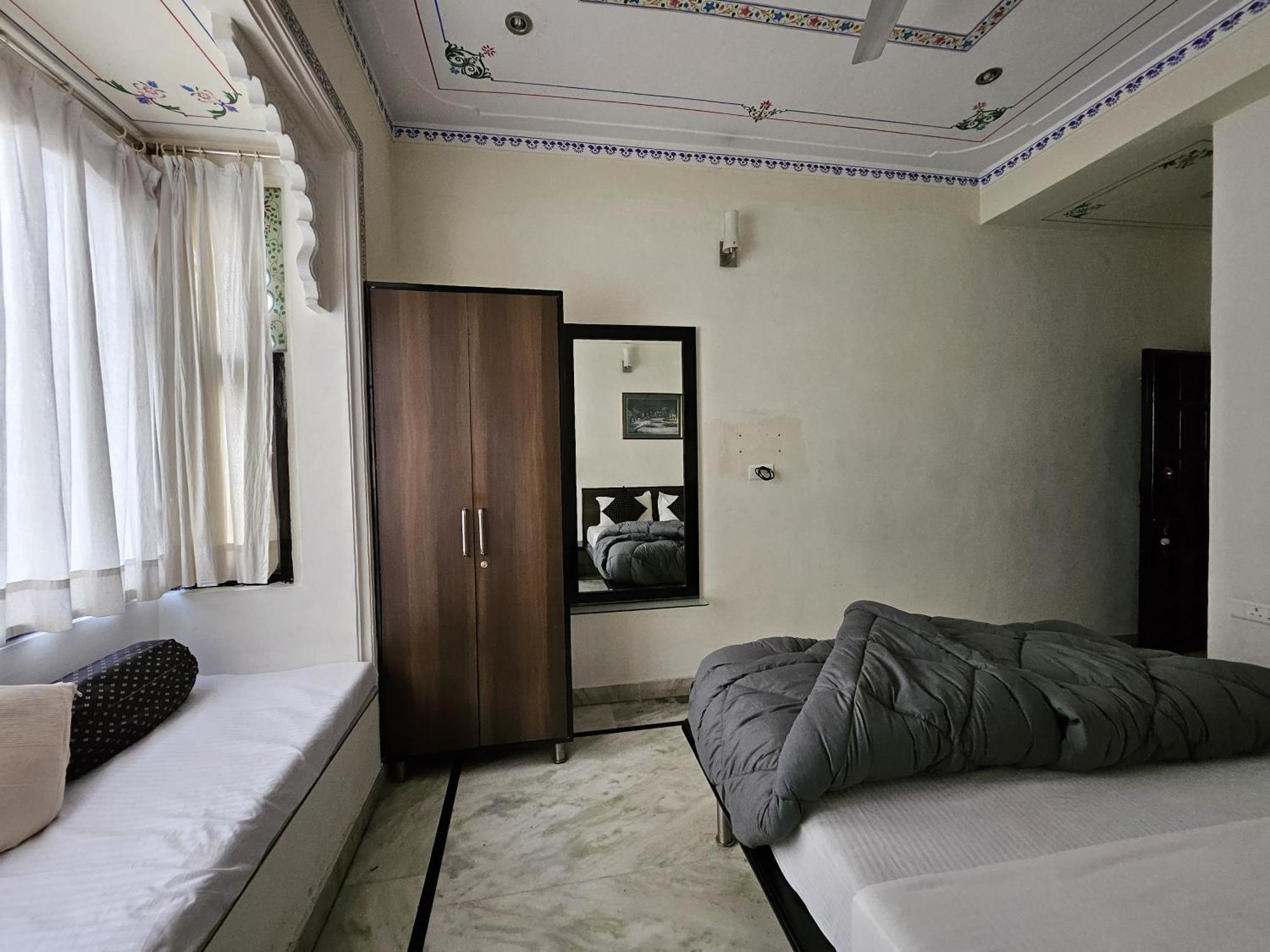 Madpackers Udaipur Hostel Bagian luar foto